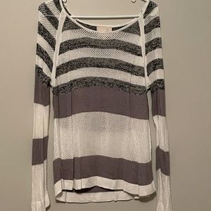 Skies Are Blue size large. Cute shirt with jeans